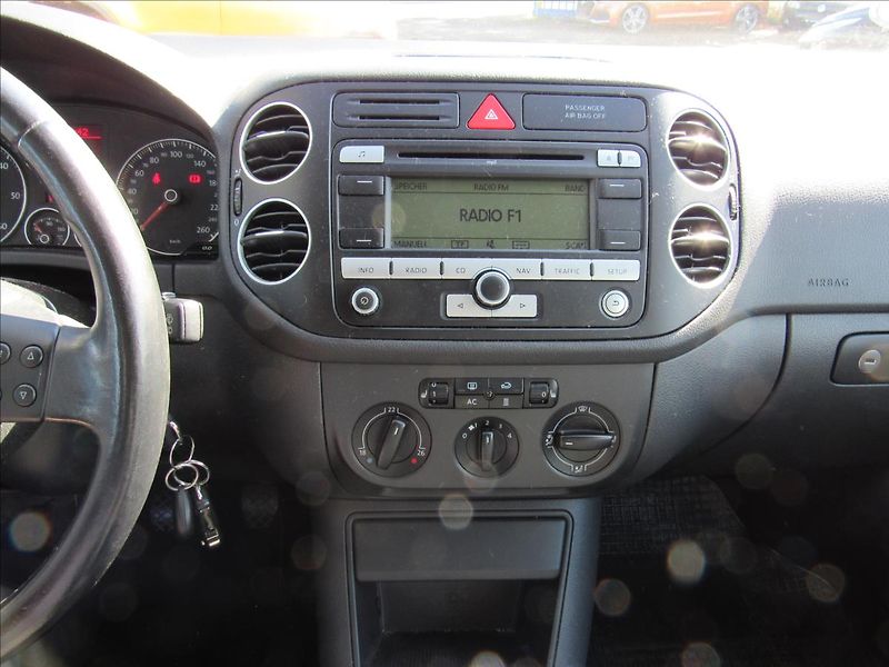 Volkswagen Golf Plus 1,9 TDI 77kW Comfortline - fotka 15 z 31