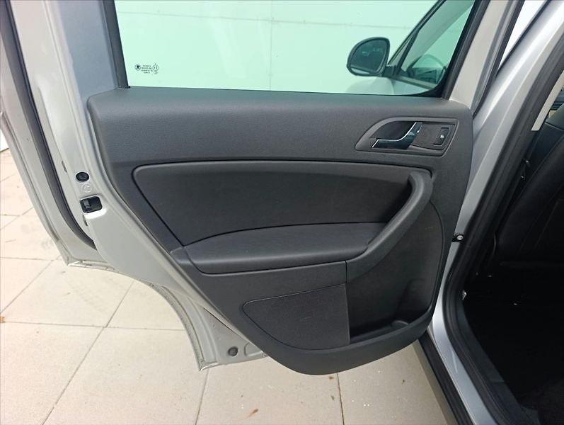 Škoda Yeti 1,6 TDi Aut.klima,Navi.Kůže - fotka 19 z 35