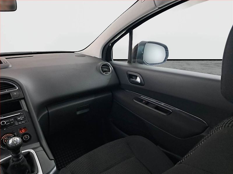 Peugeot 5008 (2011) Active 1.6 HDi, Tažné - fotka 8 z 14