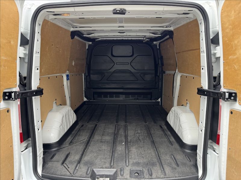Ford Transit Custom 2,0 TDCi L1H1 DPH 1.maj ČR - fotka 18 z 50