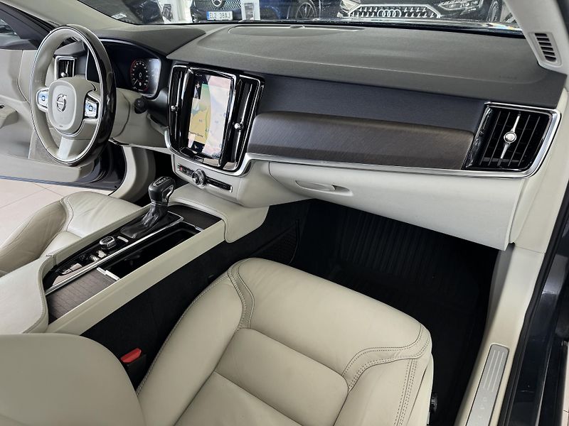 Volvo V90 CC*D5 173kW*AWD*KeyLess*Tažné - fotka 11 z 34