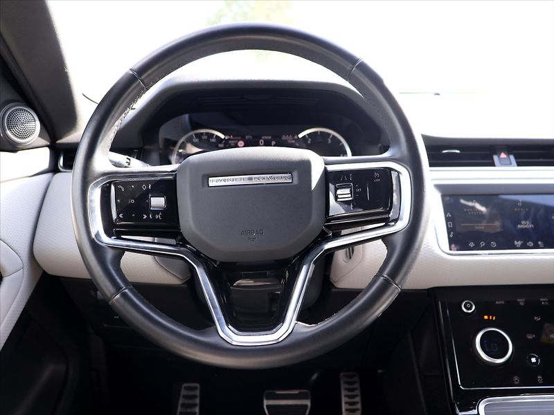 Land Rover Range Rover Evoque 2,0 R-Dynamic 4WD 120kW - fotka 24 z 33