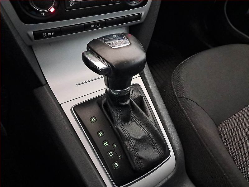 Škoda Octavia (2012) 1.6 TDI, Automat, Tempomat - fotka 16 z 16