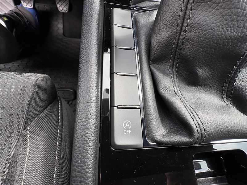 Škoda Superb 1,6 TDi 88kW Xenon,ACC,Výhřev - fotka 11 z 36