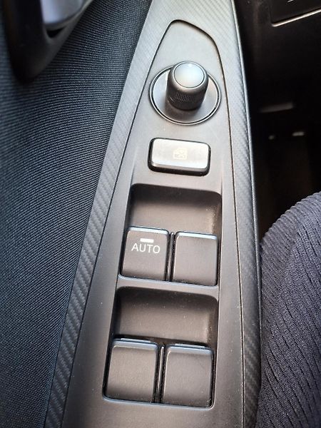 Mazda 2 1.5 benzin Rezervace - fotka 25 z 31