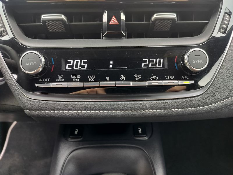 Toyota Corolla 1.8 hybrid Business Edition - fotka 17 z 29