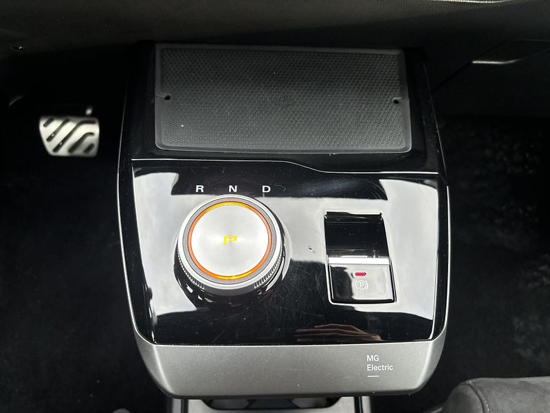 MG MG4 320kW 4x4 XPOWER  64kWh DPH - fotka 13 z 24