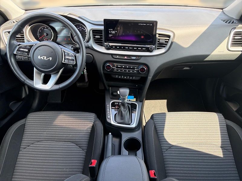 Kia Ceed (2023) TOP 1.5T-GDI 118kW CZ DPH - fotka 9 z 11