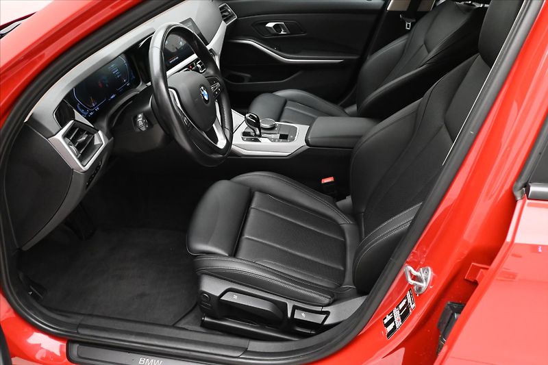 BMW Řada 3 2,0 320d 140 kW Steptronic Zár - fotka 13 z 32