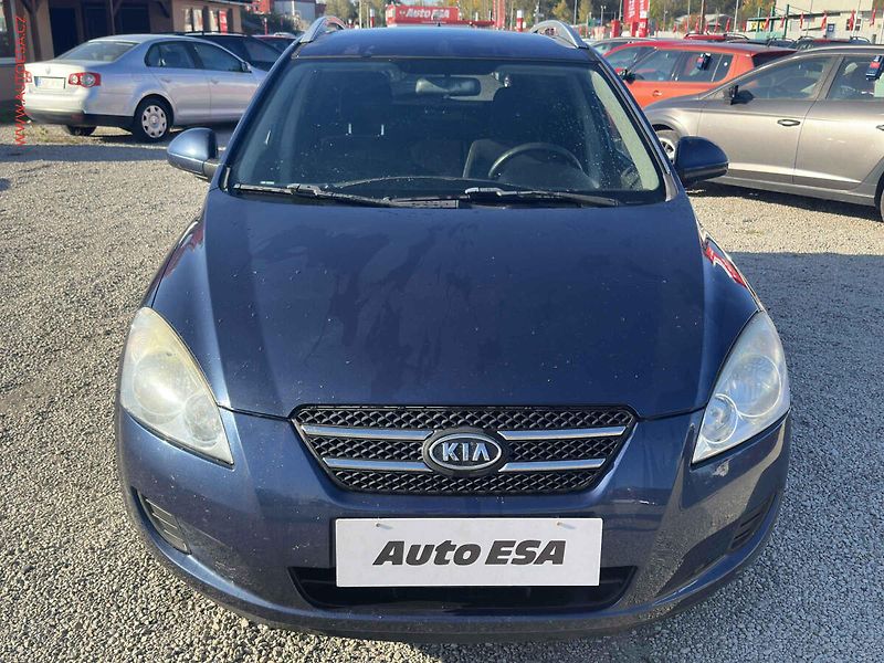 Kia Ceed (2008) 1.4i, AC, tažné - fotka 2 z 18