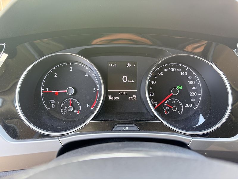 Volkswagen Touran 2.0TDI DSG TAŽNÉ - fotka 11 z 37