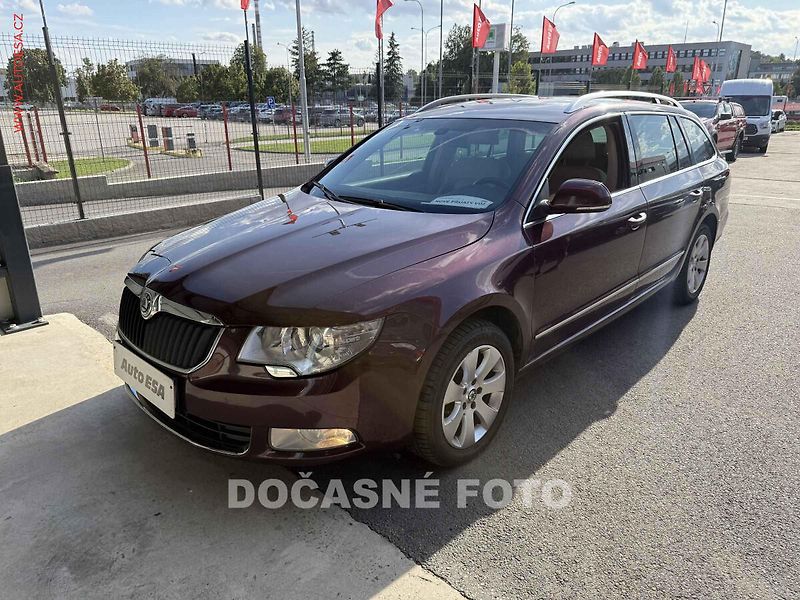 Škoda Superb (2010) 2.0TDi, DSG, TZ, bixen, navi - fotka 1 z 3