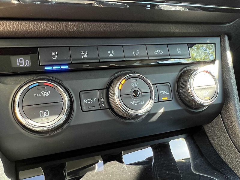 Škoda Superb 1.8 TSi 132 kW 50.000KM DSG - fotka 13 z 20