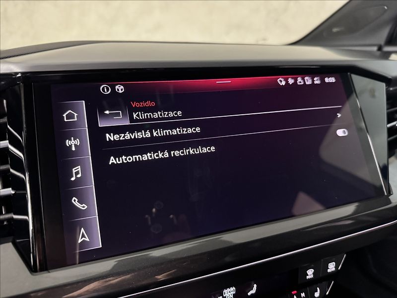 Audi Q4 e-tron 40 S-Line LED Matrix Assist - fotka 38 z 50