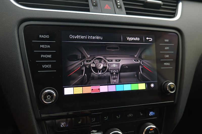 Škoda Octavia 2.0 TDI DSG Kamera Style+ - fotka 32 z 35