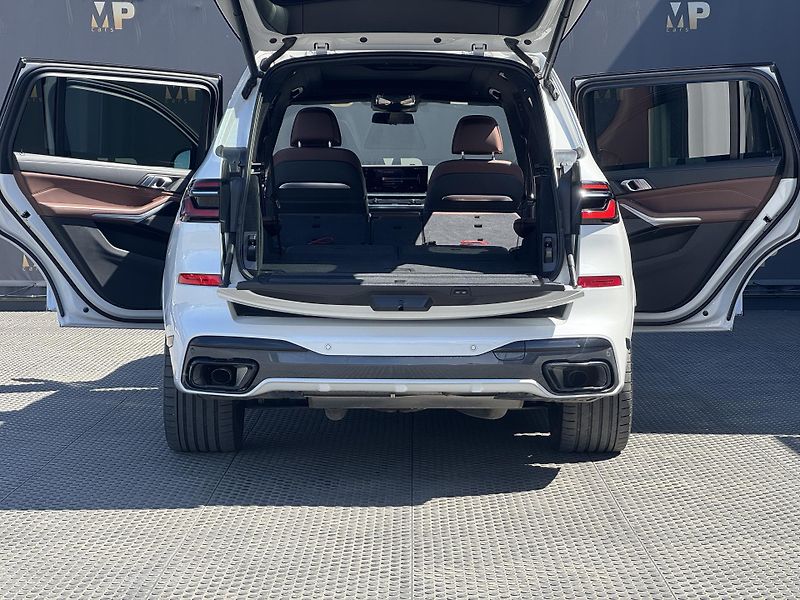 BMW X7 (2022) 40d 250kw M-Packet - fotka 14 z 60