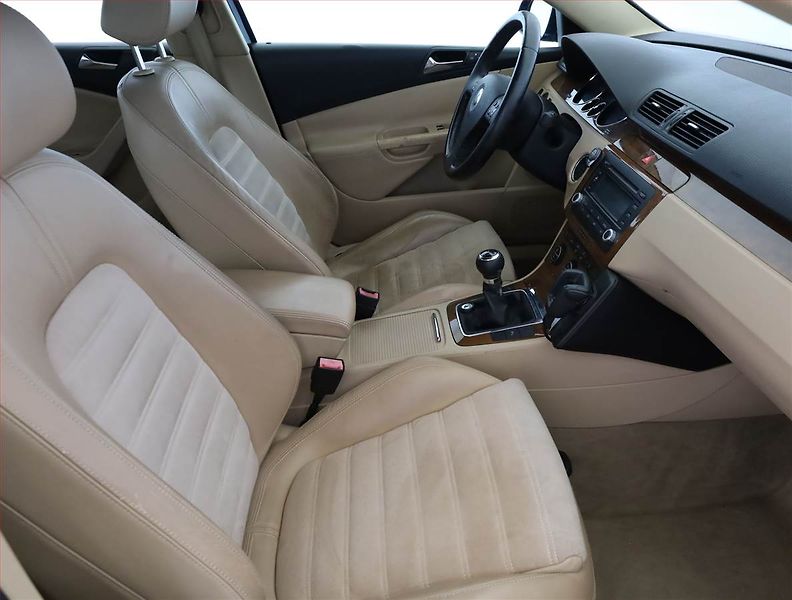 Volkswagen Passat (2005) 2.0 TDI, nová STK - fotka 7 z 15