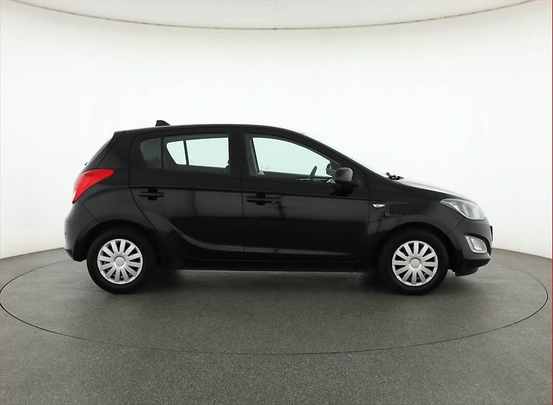 Hyundai i20 (2013) 1.1 CRDi - fotka 6 z 12