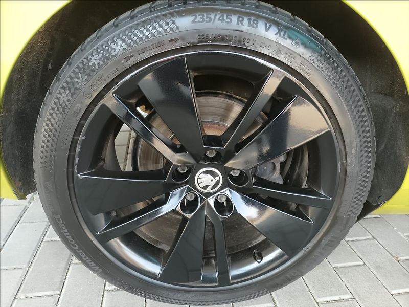 Škoda Superb 2,0 TDI,4X4,Sportline,ČR,DSG, - fotka 29 z 50
