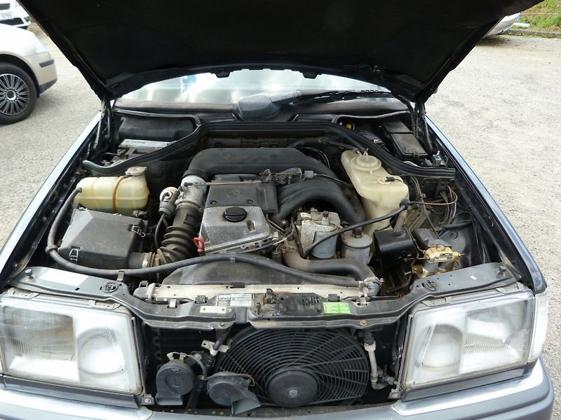Mercedes-Benz 124 250 D - fotka 26 z 29