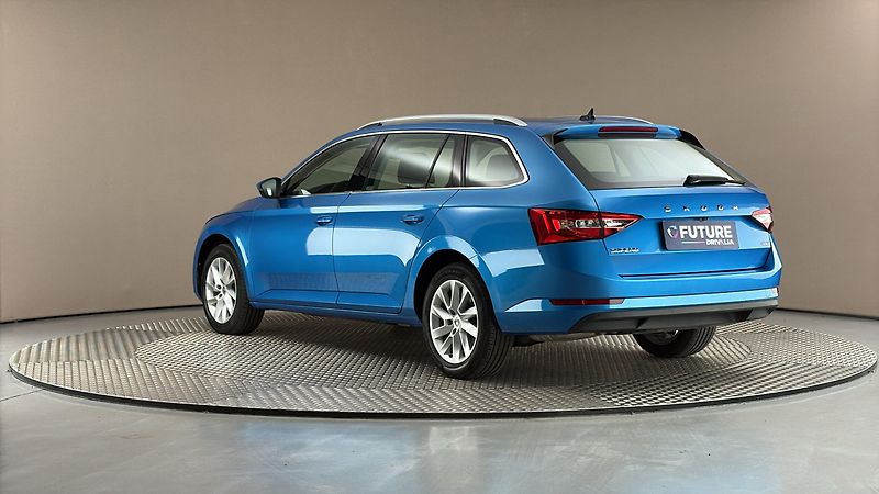 Škoda Superb 2.0 TDI DSG 4x4 Style Combi - fotka 2 z 28