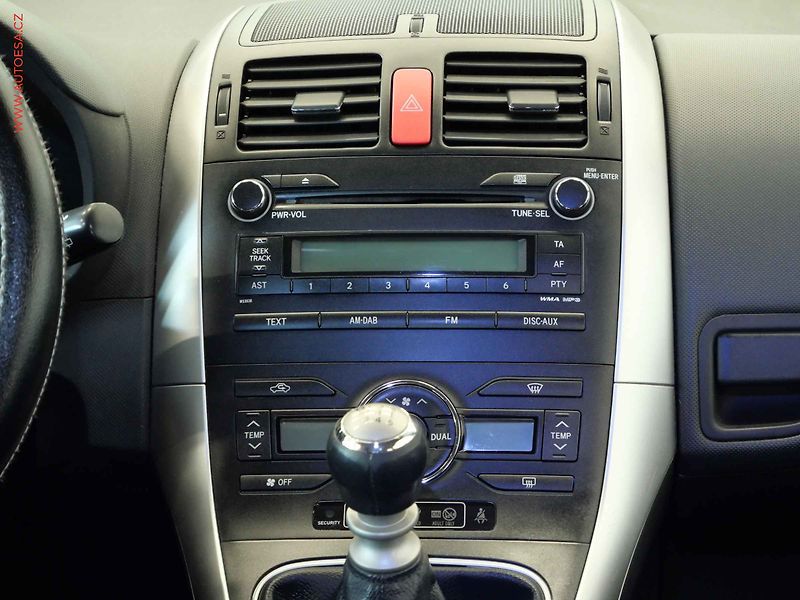 Kia Ceed (2009) 1.4i, 1.maj,ČR, AC - fotka 9 z 21