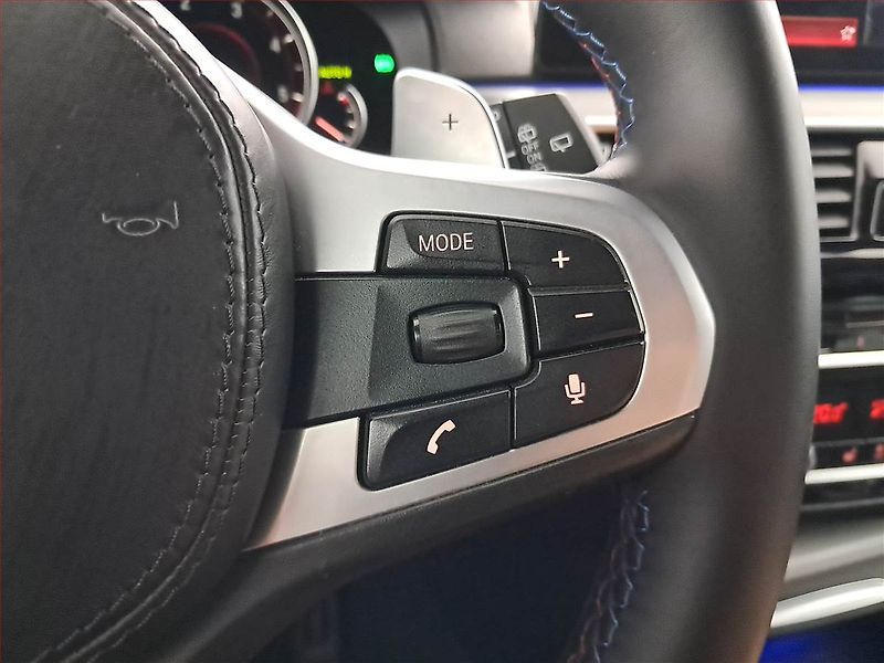 BMW Řada 5 (2018) M Sport 530d xDrive, 4X4 - fotka 19 z 20