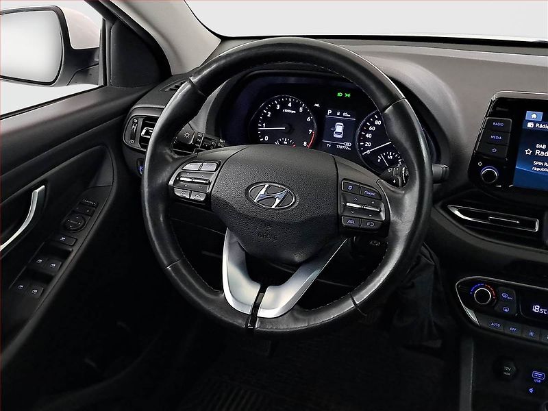 Hyundai i30 (2021) 1.5 T-GDI MHEV, Automat, ČR - fotka 16 z 18