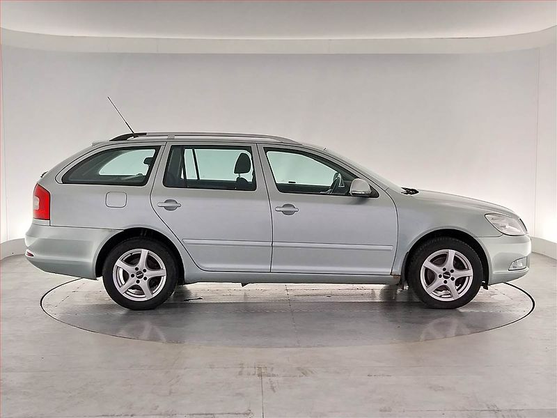 Škoda Octavia (2010) 2.0 TDI, 4X4, Tempomat - fotka 6 z 19