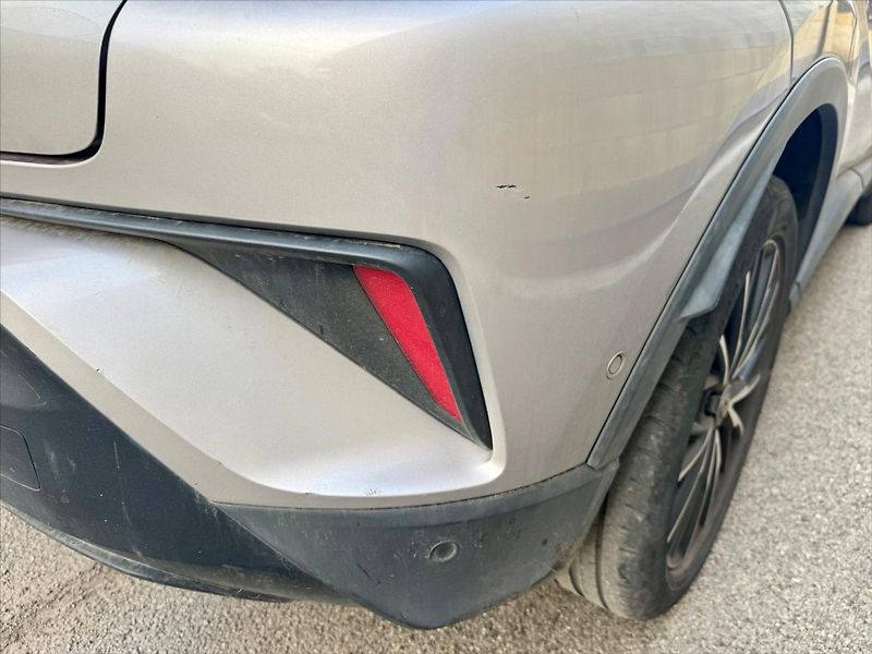 Toyota C-HR 1,8 i 72kw Hybrid e-CVT - fotka 21 z 29