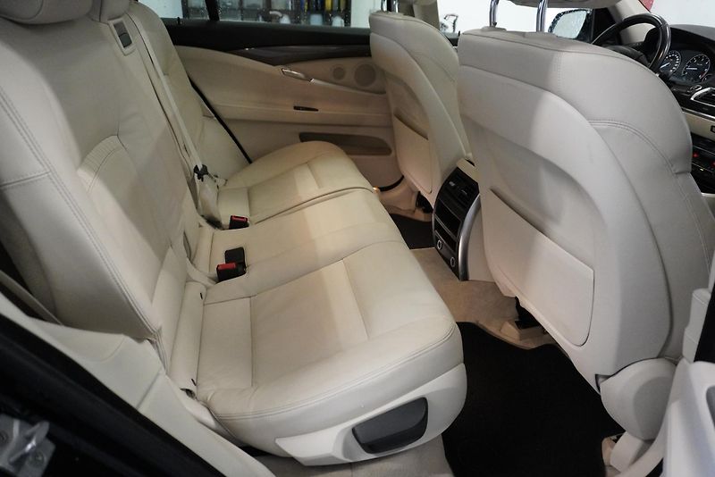 BMW Řada 5 (2014) 530D 190kW GRANTURISMO XDRIVE - fotka 30 z 32