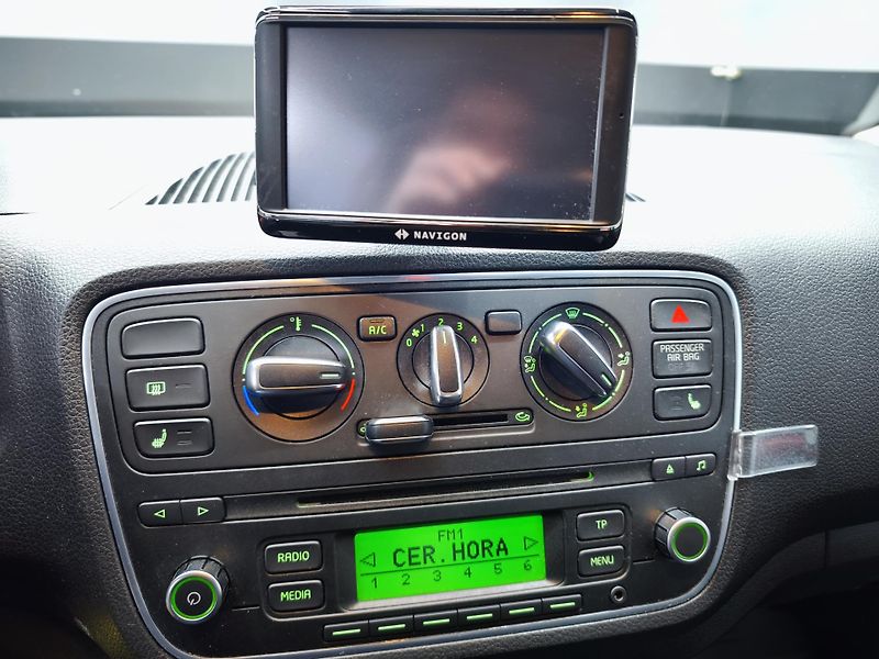 Škoda Citigo (2014) 55kw, výhřev sed., navi, klima - fotka 19 z 23