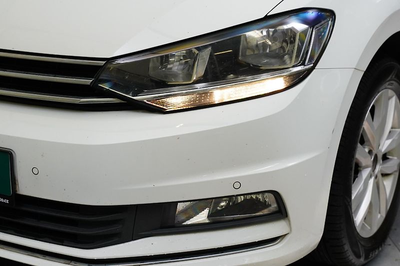 Volkswagen Touran - fotka 9 z 26