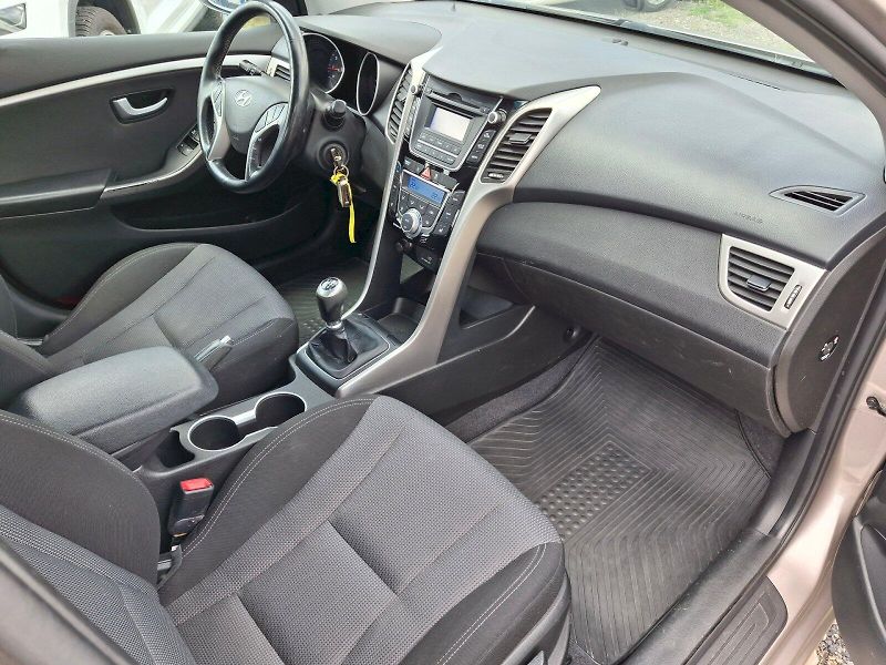 Hyundai i30 (2015) Kombi - fotka 13 z 31