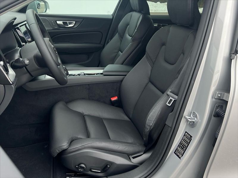 Volvo V60 2,0 AWD CROSS COUNTRY PLUS  B4 - fotka 11 z 28