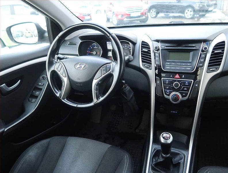 Hyundai i30 (2014) 1.6 CRDi, Tempomat - fotka 7 z 14