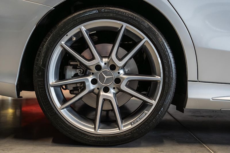 Mercedes-Benz Třídy C C43 AMG BITURBO 4MATIC 270 kW  - fotka 11 z 55