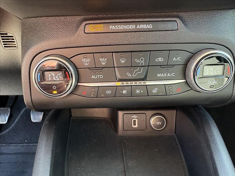 Ford Focus 1,5 TDCi88kW Led,Nav,Kamer,ACC - fotka 15 z 44