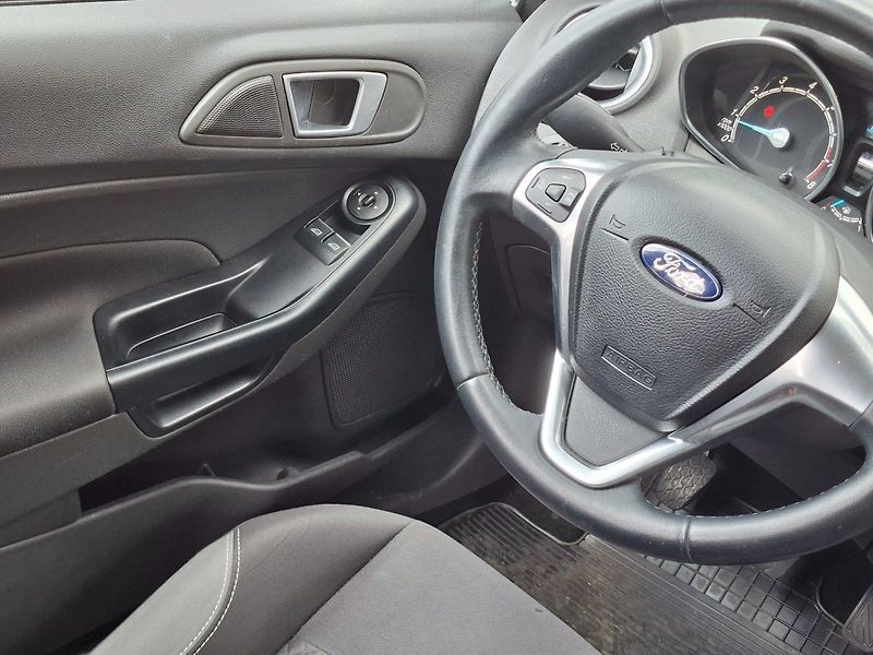 Ford Fiesta (2016) 1.25i 60kW -PARK.KAMERA - fotka 11 z 35