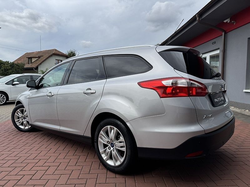 Ford Focus (2011) 1.6i Ti-VCT Klima Winter Paket - fotka 3 z 46