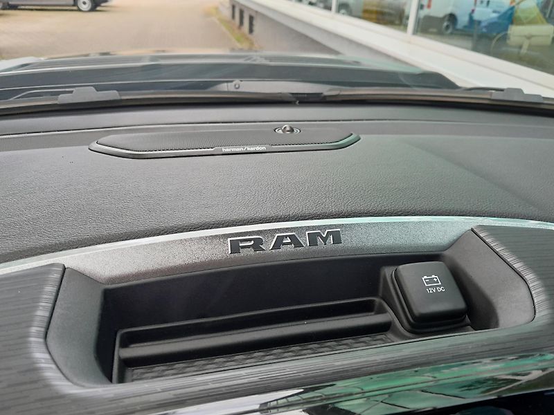 Dodge RAM (2024) 1500, 5.7 V8  Laramie - fotka 32 z 43