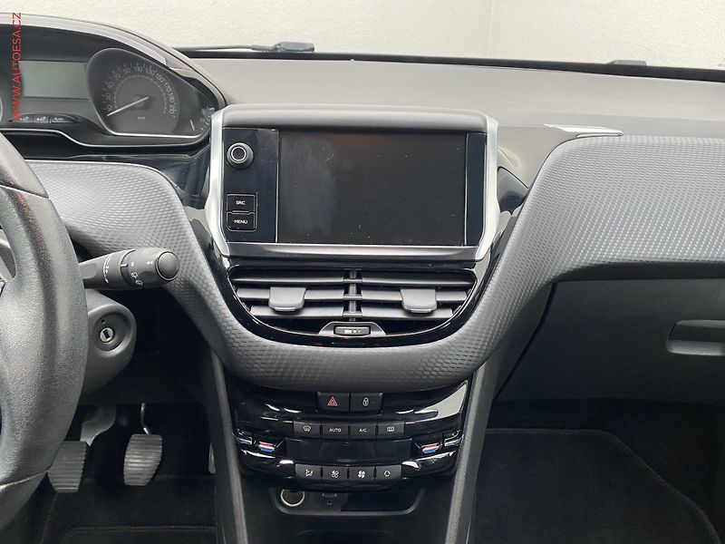 Peugeot 2008 (2017) 1.2 PT, ČR, GT Line - fotka 12 z 18