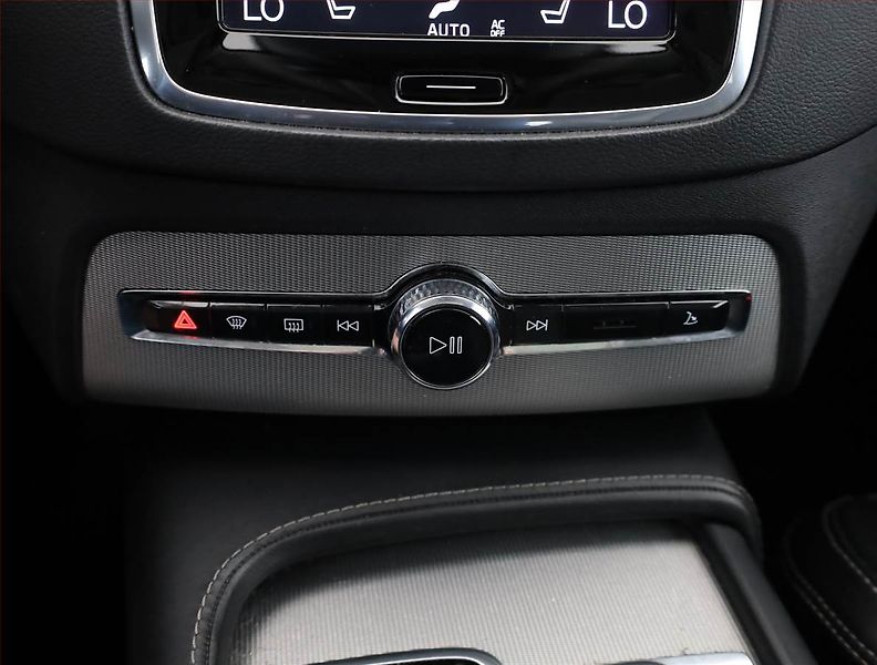 Volvo XC90 (2019) T6 AWD - fotka 13 z 21