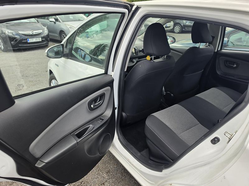Toyota Yaris 1.5 Hybrid Automat  - fotka 5 z 16