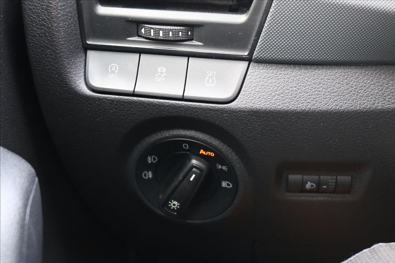 Škoda Fabia 1,0 ČR, 1. Majitel - fotka 14 z 33