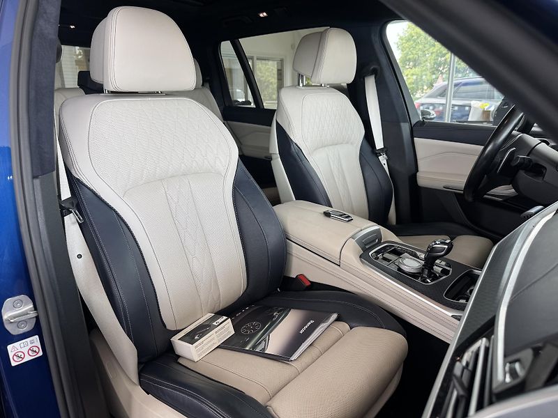 BMW X7 (2022) xDrive 40d M Sports - fotka 31 z 42