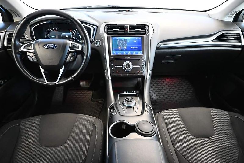 Ford Mondeo (2022) 2.0 140 KW LED SONY TITANIUM 8 - fotka 13 z 33