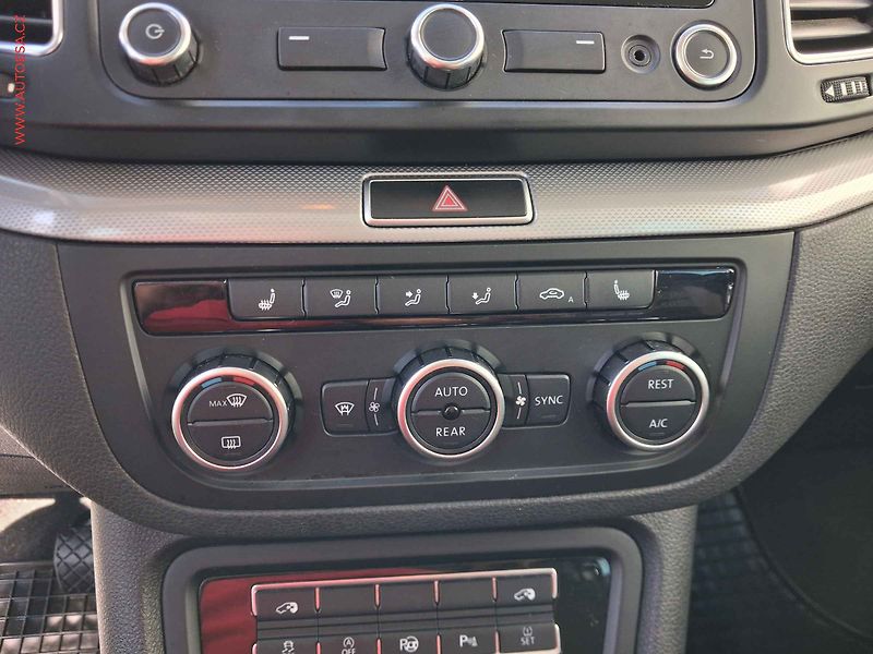 Volkswagen Sharan (2013) 2.0 TDi, AC, navi, park.asist - fotka 17 z 20