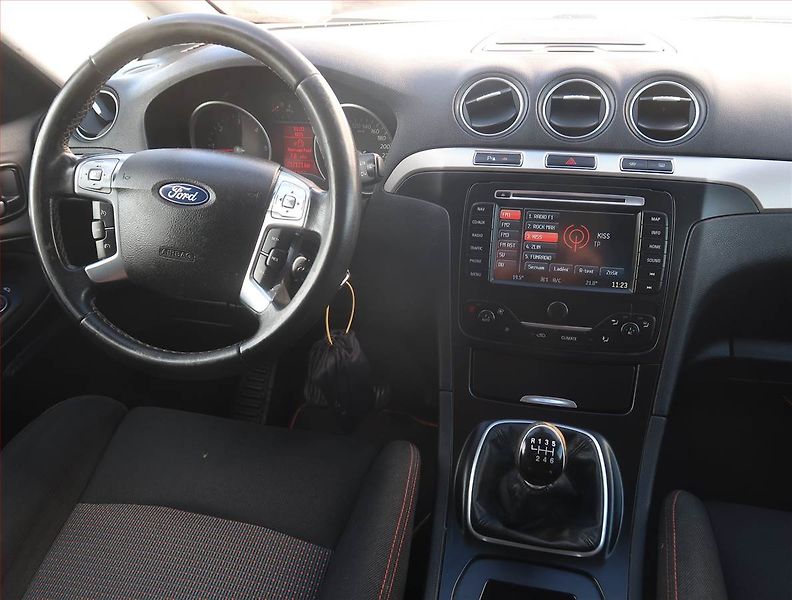 Ford S-MAX (2014) Trend 2.0 TDCi, Navi, Tempomat - fotka 7 z 20