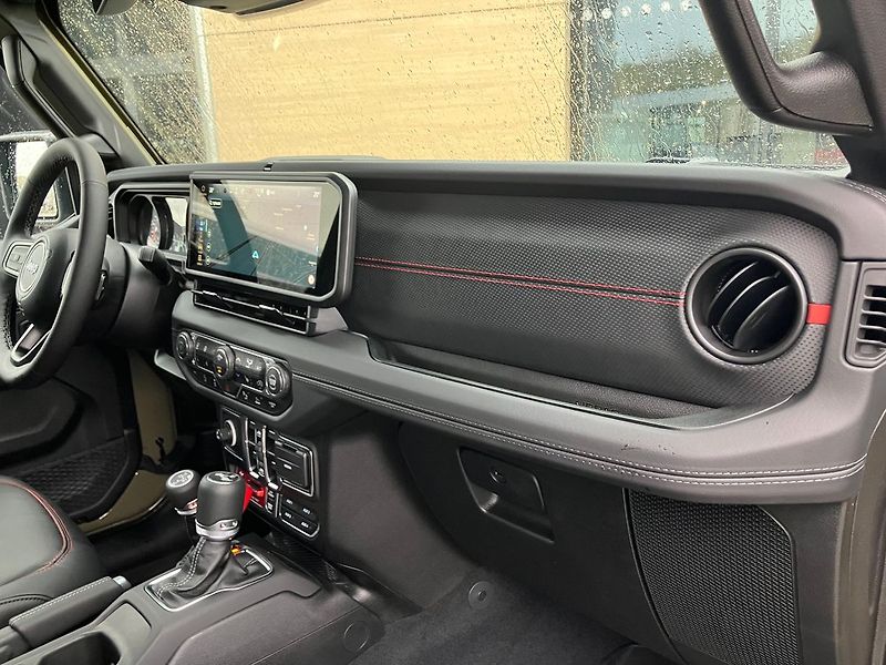 Jeep Wrangler 2.0T 272k Rubicon 8AT. - fotka 42 z 55